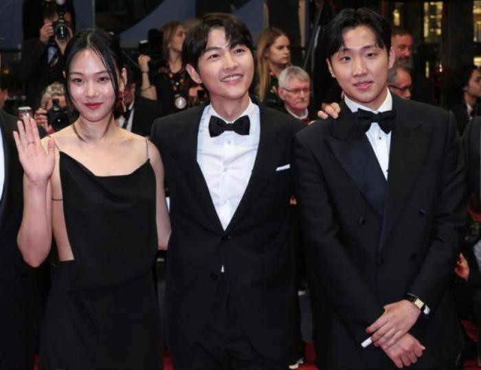 Song Joong Ki bị vợ mới chê xối xả, Song Hye Kyo bỗng dưng phải giật mình - Hình 1