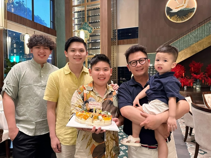 Bằng Kiều: đi lên từ nghèo khó, trở thành danh ca hải ngoại đắt giá, nay viên mãn bên vợ 9x và 4 con - Hình 7