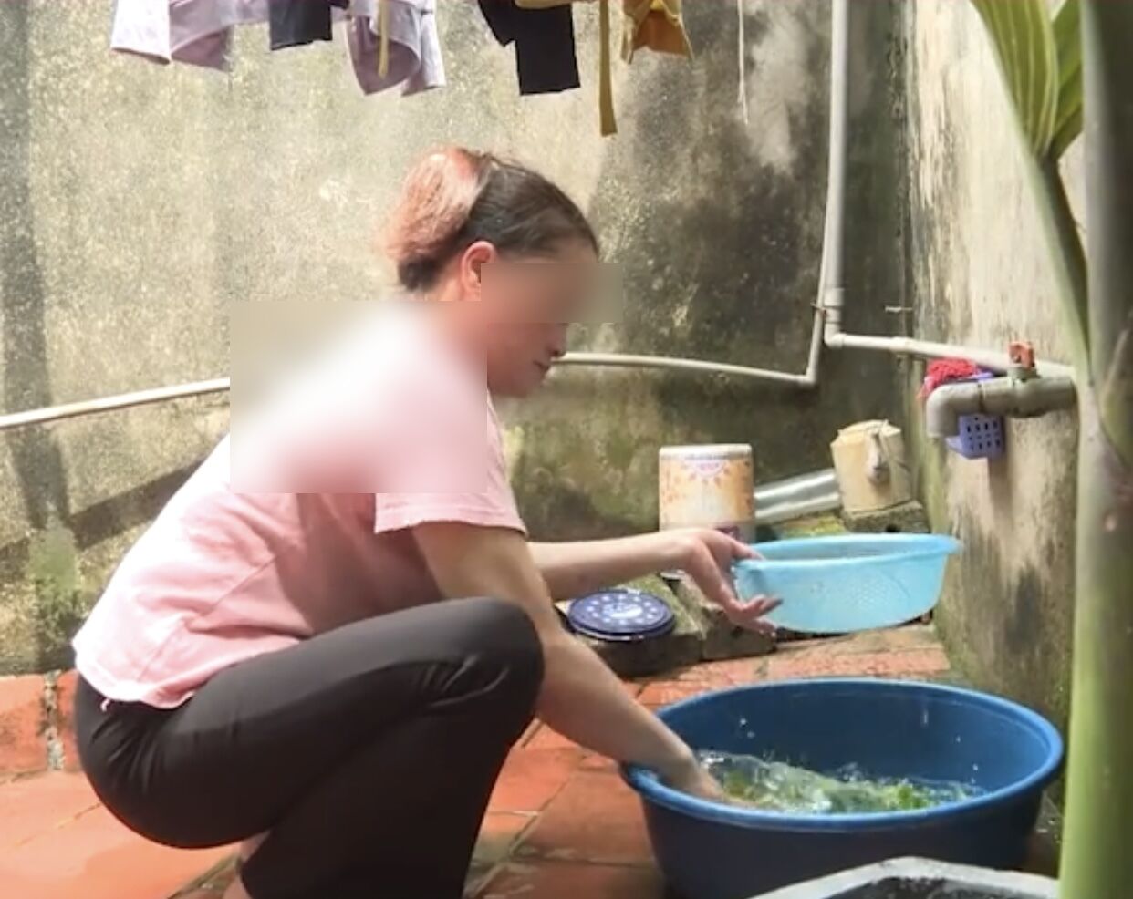 Mẹ Anna Bắc Giang xót xa sau khi con vào tù: Cả nhà không dám gặp ai, em trai nghỉ học vì bị trêu - Hình 7