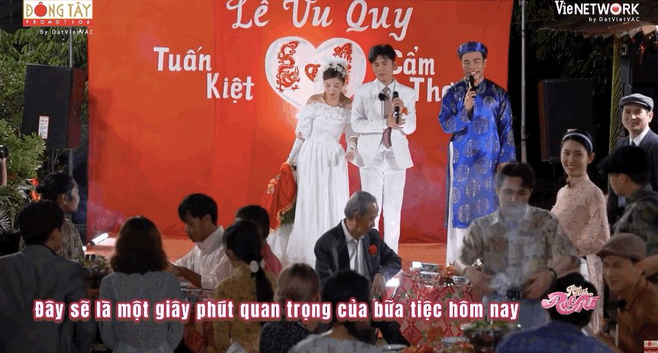 Toàn cảnh lễ cưới độc lạ của Puka - Gin Tuấn Kiệt: Cặp đôi nhận sính lễ cực khủng, Trường Giang nói 1 câu gây tò mò - Hình 6