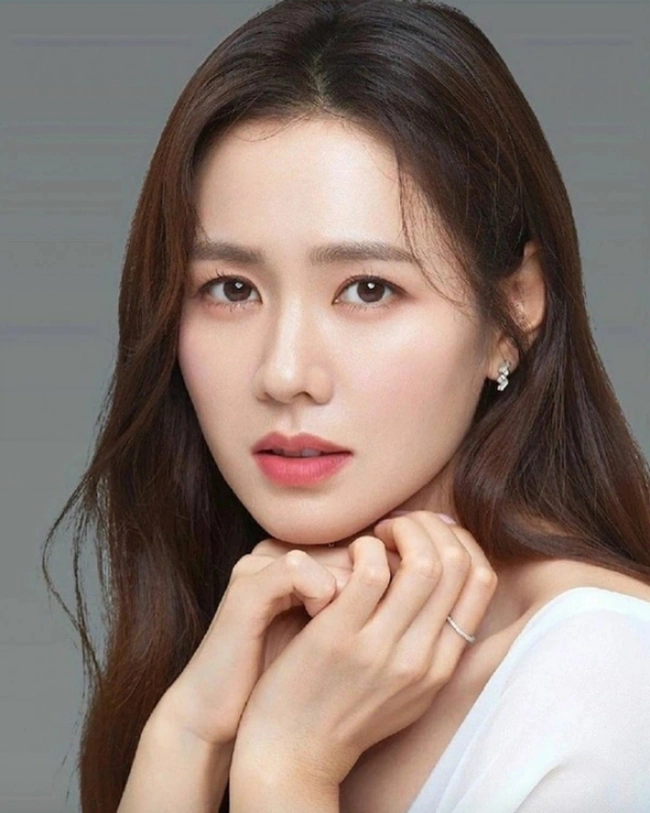 Song Hye Kyo, Son Ye Jin lộ ảnh thời trung học: Nhan sắc 1 chín 1 mười nhưng thua xa Kim Tae Hee? - Hình 4