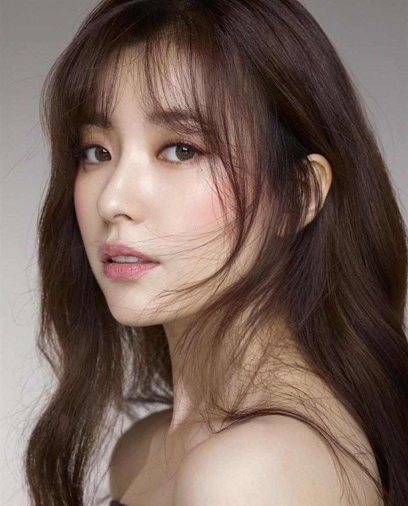 Han Hyo Joo - Mỹ nhân cười đẹp nhất Kbiz vẫn đi đóng phim bất chấp ồn ào trốn thuế - Hình 3