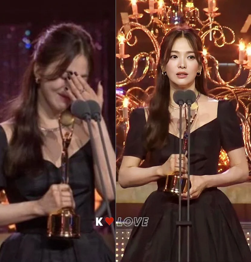 Song Hye Kyo khóc nghẹn khi thắng Daesang ở Rồng Xanh, liền bị tung ảnh được Lee Min Ho cầu hôn? - Hình 6
