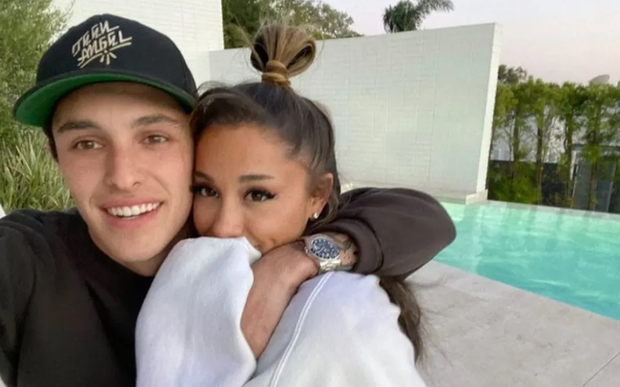 Ariana Grande vừa ly thân chồng liền hẹn hò với tình mới đã có vợ, chị đại Cbiz là người mai mối? - Hình 7