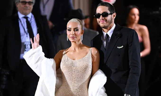 Kim Kardashian hối hận khi yêu Pete Davidson, vẫn còn lưu luyến chồng cũ? - Hình 2