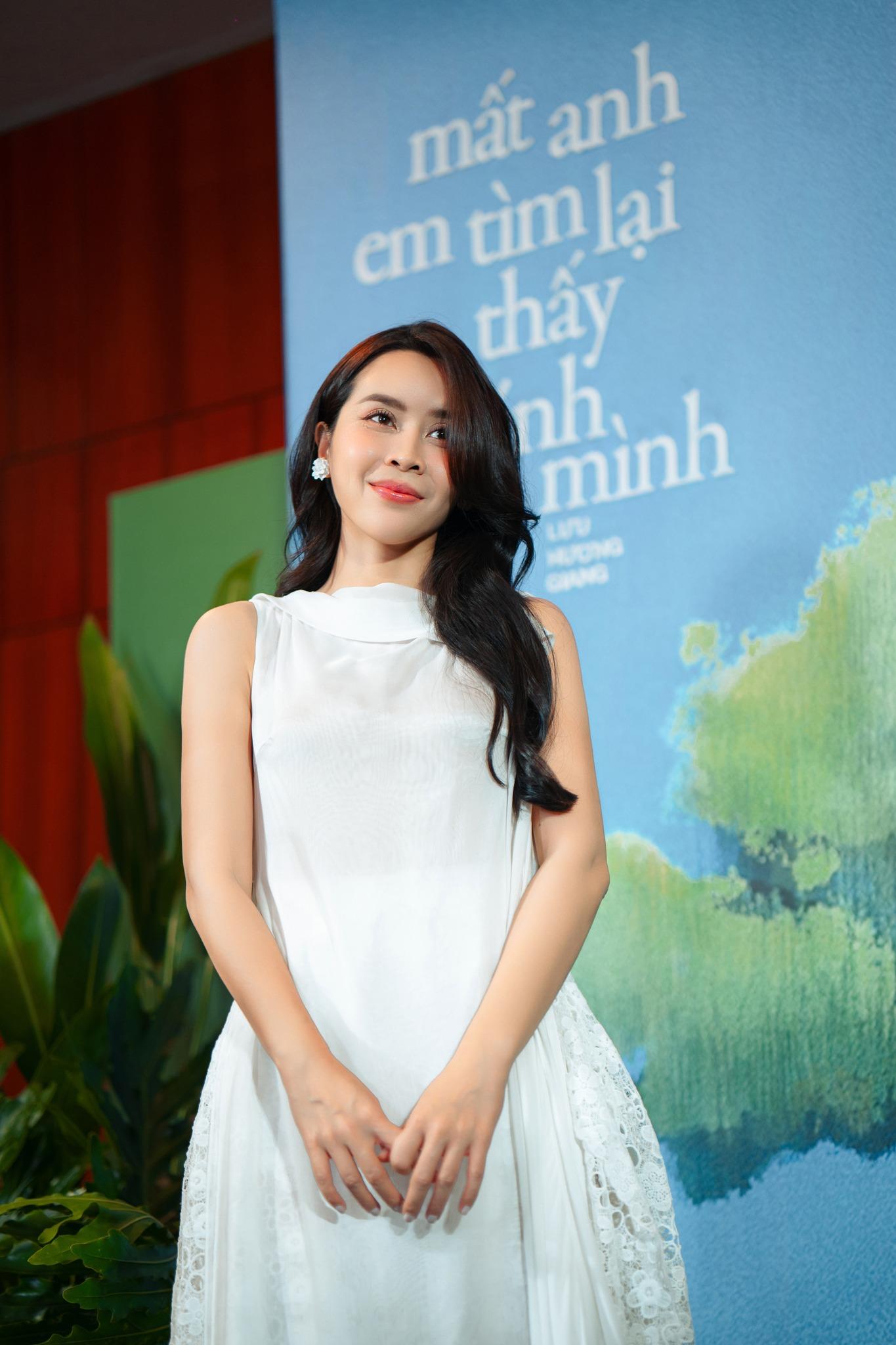 Lưu Hương Giang thẳng tay xóa sạch tên Hồ Hoài Anh trên mọi nền tảng, CĐM chắc nịch đã ly hôn - Hình 1