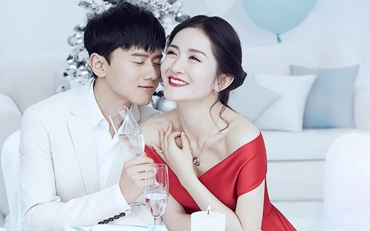 Trợ lý Trương Kiệt - Tạ Na tác động vật lý fan ngay tại sân bay, CĐM bức xúc, bàn tán sôi nổi - Hình 5