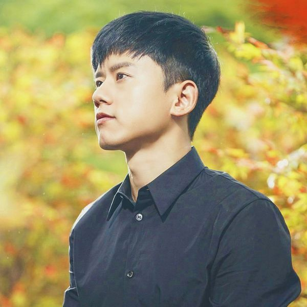 Trợ lý Trương Kiệt - Tạ Na tác động vật lý fan ngay tại sân bay, CĐM bức xúc, bàn tán sôi nổi - Hình 3