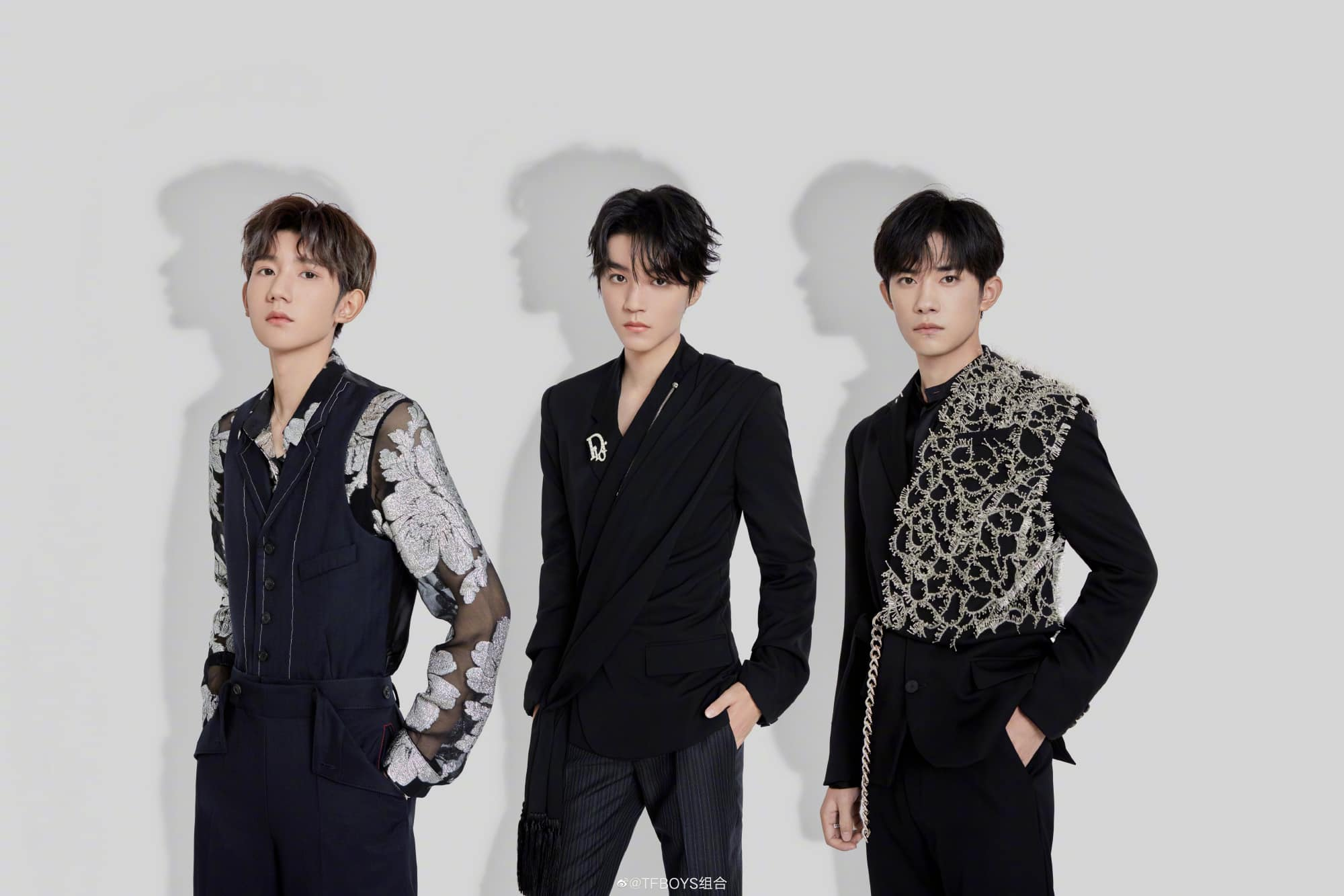 Concert TFBOYS: giá vé chạm ngưỡng 2 triệu tệ (6,6 tỷ đồng), tỷ lệ chọi hơn cả kỳ thi Cao Khảo - Hình 2