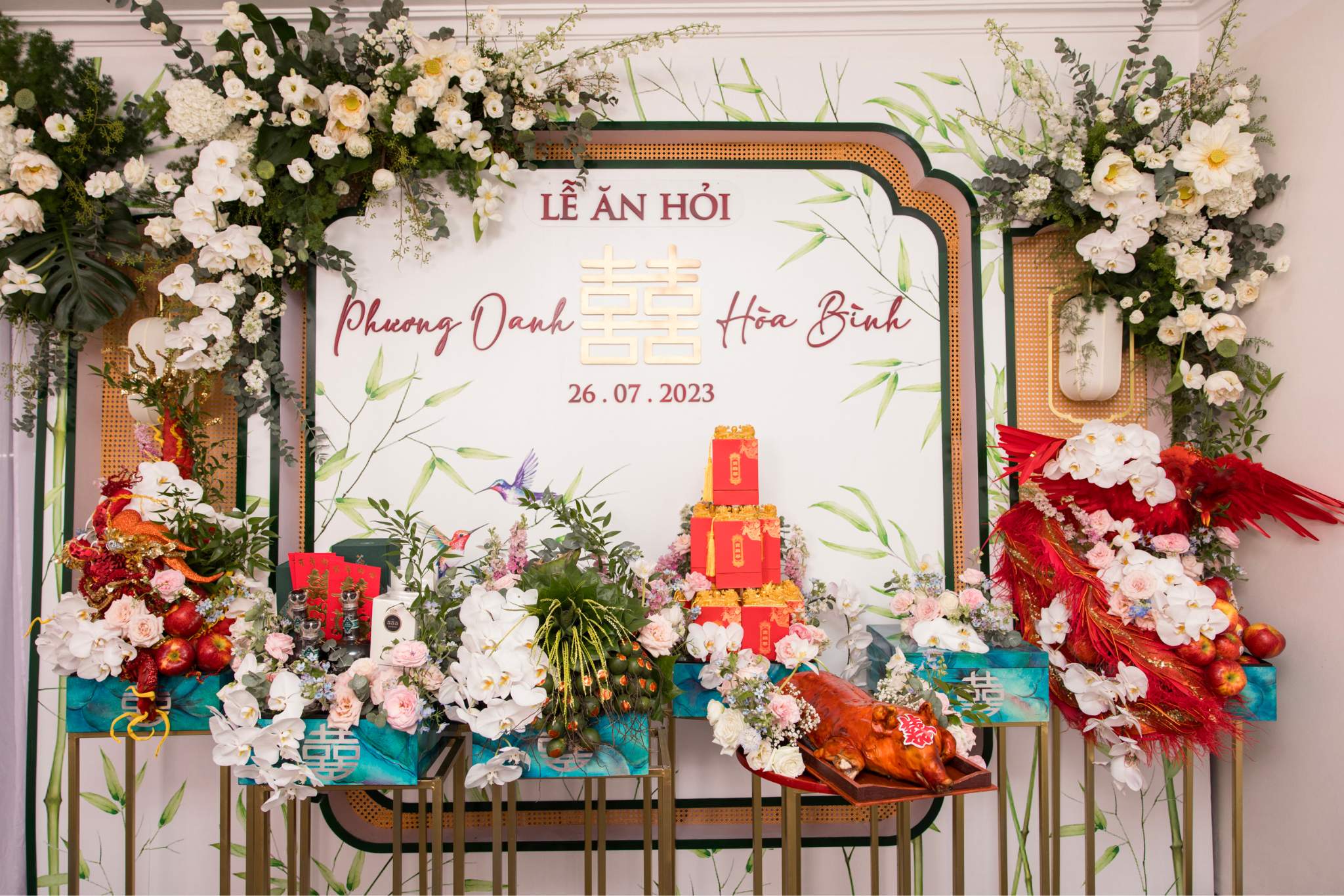 Phương Oanh bất ngờ ngơ ngác khi được bố chồng tặng món quà đặc biệt trong lễ ăn hỏi - Hình 1