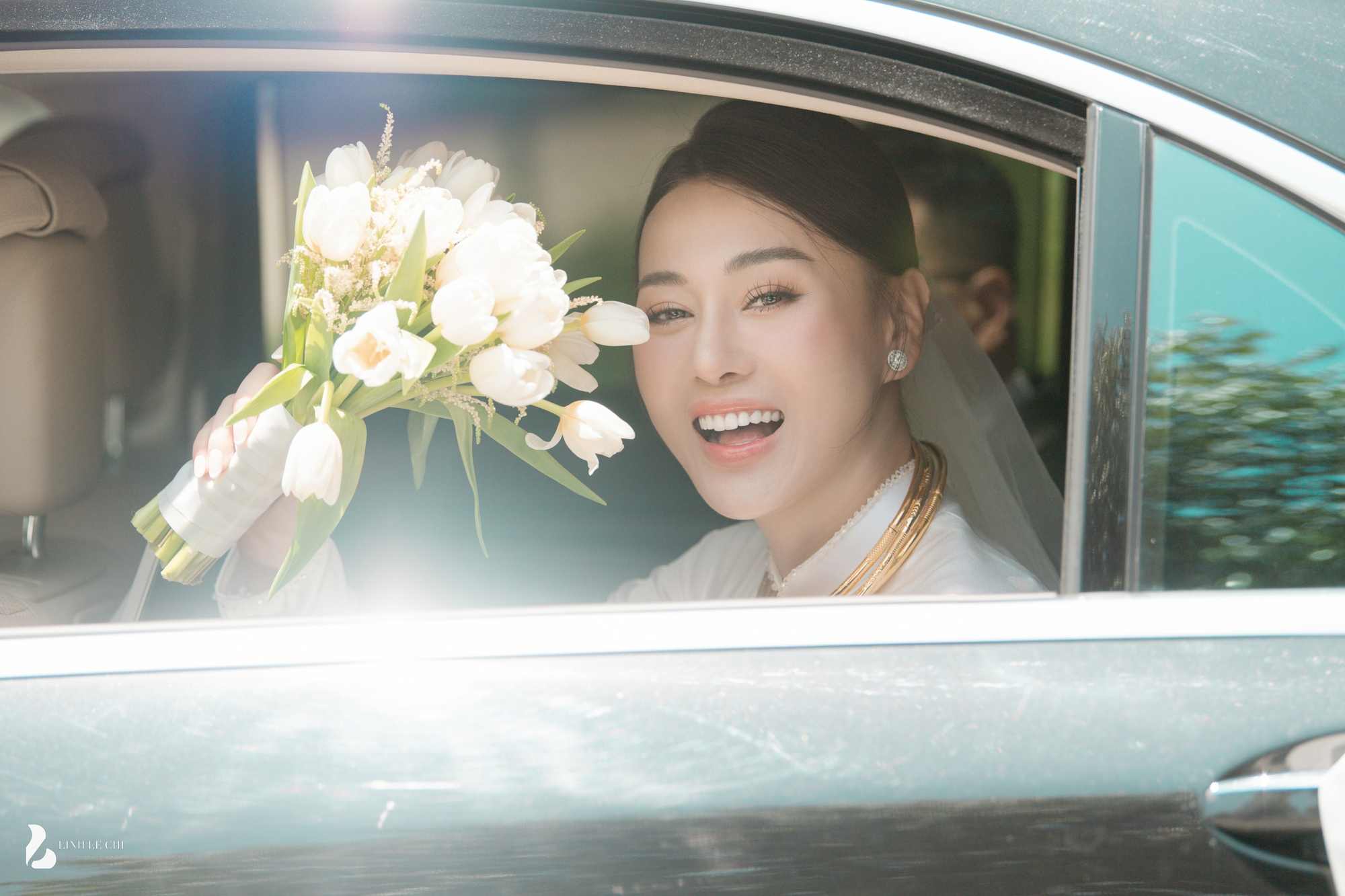Phương Oanh bất ngờ ngơ ngác khi được bố chồng tặng món quà đặc biệt trong lễ ăn hỏi - Hình 6