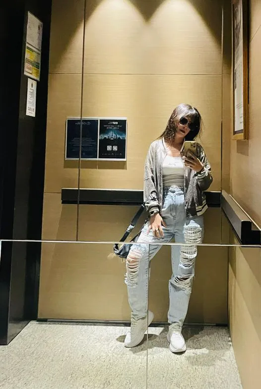 Phương Oanh lộ bụng lùm lùm trong ngày đám hỏi, nghi có thai, vợ cũ Shark Bình tỏ thái độ gây sốc - Hình 8