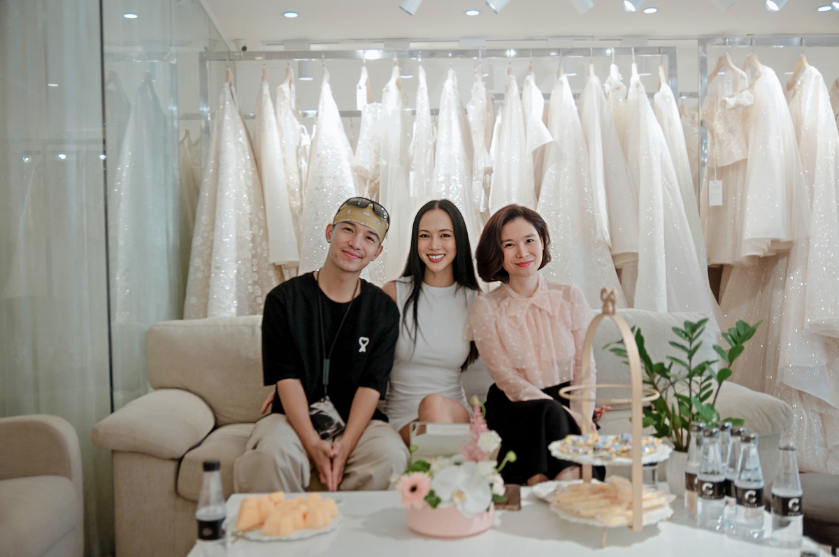 Vũ Ngọc Anh - Cường Seven bất ngờ tiết lộ chưa đăng ký kết hôn, lộ dàn bê tráp toàn người lạ - Hình 1