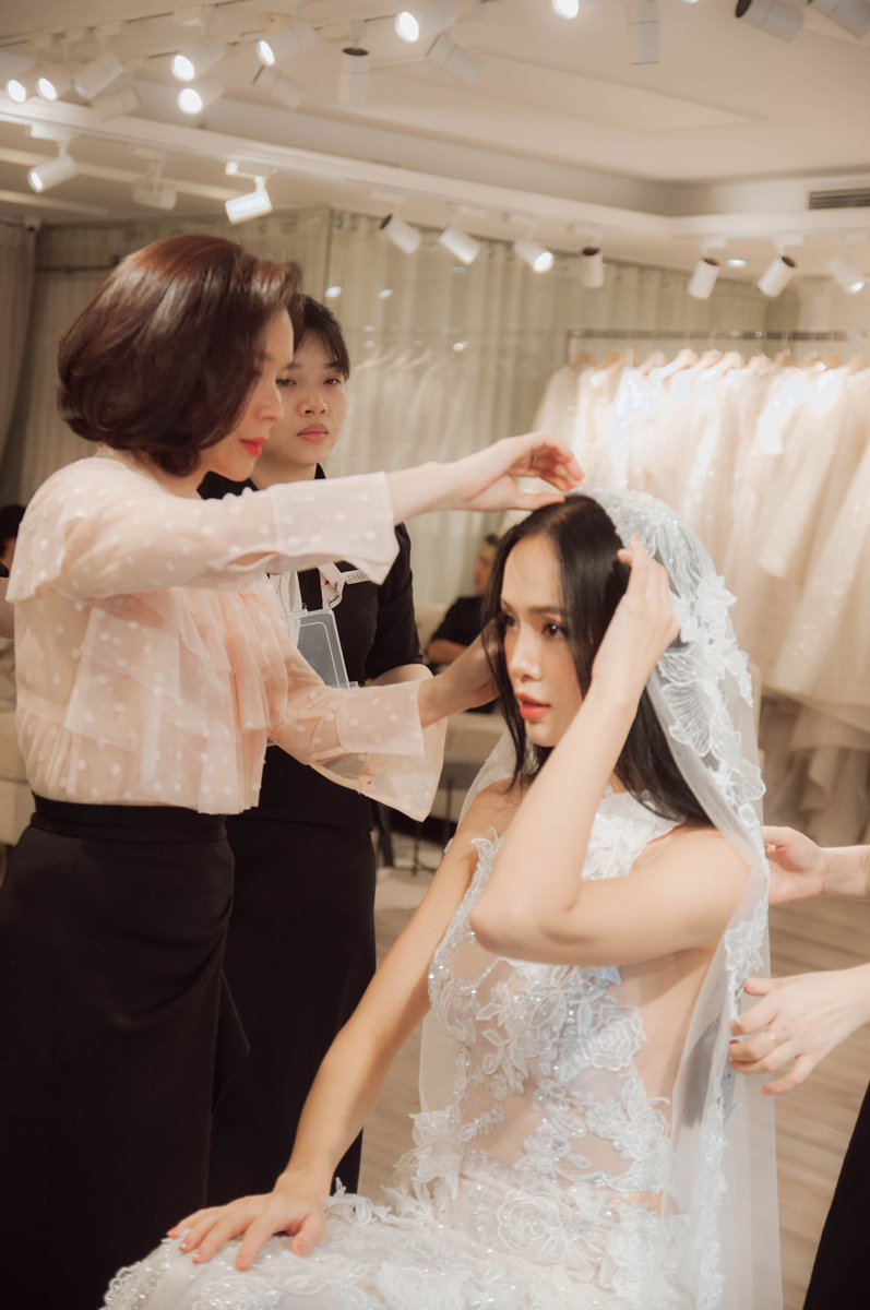 Vũ Ngọc Anh - Cường Seven bất ngờ tiết lộ chưa đăng ký kết hôn, lộ dàn bê tráp toàn người lạ - Hình 3