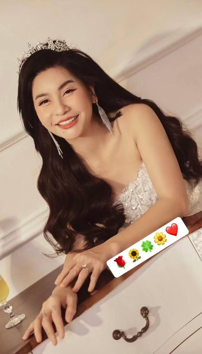 Rộ tin Cát Phượng sắp lên xe hoa với bạn trai Việt kiều dù chưa gặp mặt, ảnh mặc váy cưới gây sốt - Hình 2