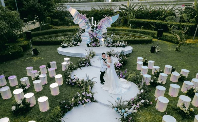 Đám cưới khủng: Cô dâu nhận 26 cuốn sổ đỏ từ mẹ và bà nội, CĐM choáng khi biết thân thế - Hình 3