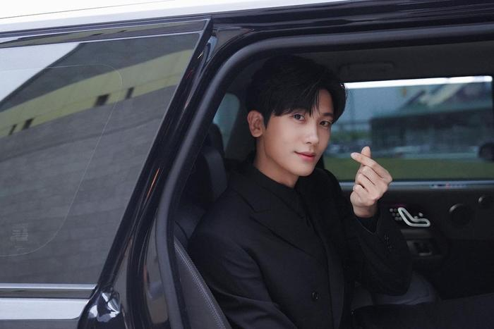Park Hyung Sik is accused of star disease, pretending to reporters, the explanation is difficult to accept? - Photo 2