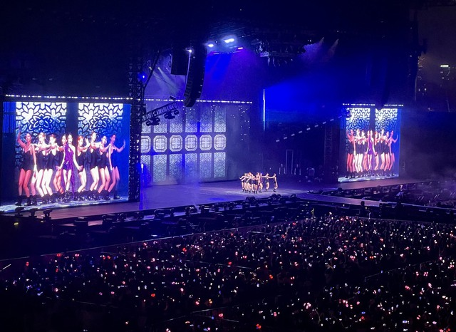 Blackpink đội nón lá, nói tiếng Việt, Jennie dạy Lisa nhảy See tình, bố Jisoo đến Hà Nội xem concert - Hình 7