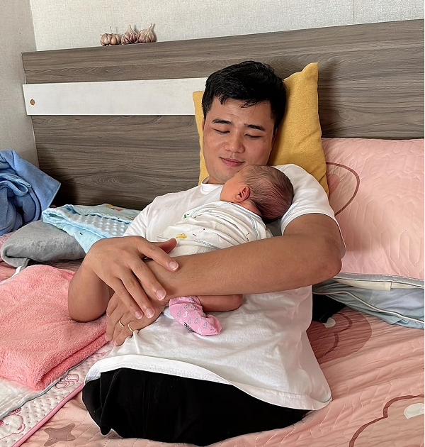 Chàng không chân Tô Đình Khánh hé lộ cuộc sống hậu có con gái: Ngày càng khó khăn, vợ khen 1 điều - Hình 2