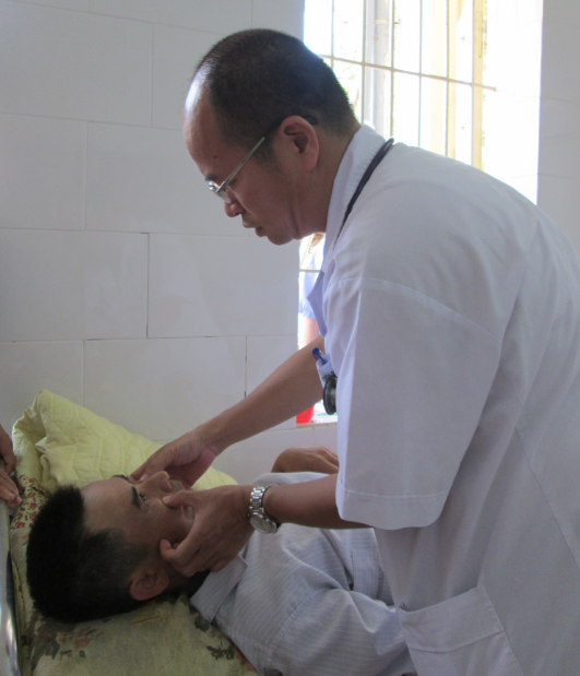 Người đàn ông bị điếc đột ngột sau khi cùng bạn bè ăn món khoái khẩu, chuyên gia lên tiếng cảnh báo! - Hình 1