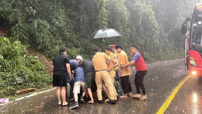 Xót xa Thượng úy CSGT hy sinh ngay sát ngày cưới khi làm nhiệm vụ trong vụ sạt lở đèo Bảo Lộc - Hình 2