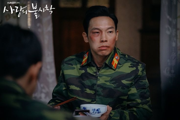 Yang Kyung Won: Cây hài ấn tượng của Hạ Cánh Nơi Anh, lấy lòng khán giả bằng những vai phụ để đời - Hình 4