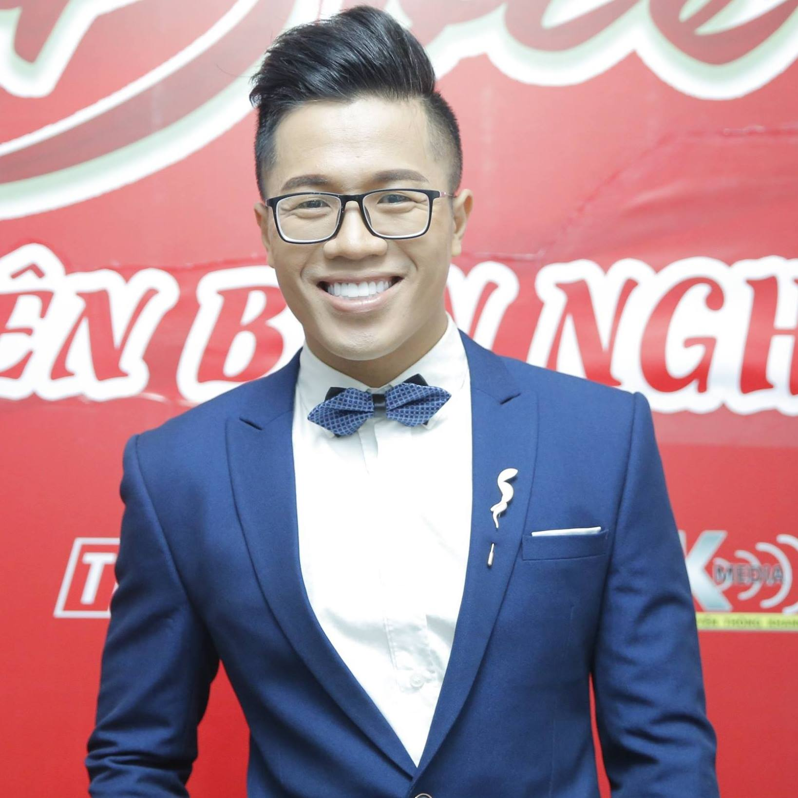 MC Quốc Bình: Bị nghi ngờ giới tính, từng ăn gạch vì bênh Hoài Linh, phản pháo bà Phương Hằng - Hình 9