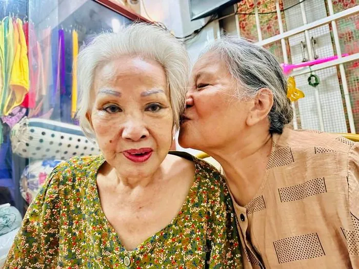 NS Hồng Nga bỏ ăn vì con gái về Mỹ, không nhận ra đồng nghiệp, tình trạng sức khỏe đáng báo động - Hình 3