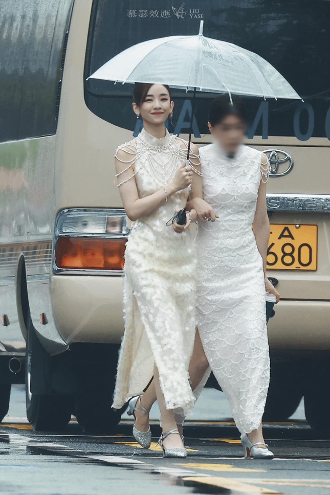 Tỷ Tỷ Đạp Gió Rẽ Sóng: Chi Pu bị đối thủ hại đau, Lưu Nhã Sắt suy sụp khi nhìn thấy 1 vật - Hình 6