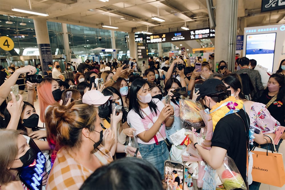 Quang Hùng MasterD như Sao hạng A ở Thái, vòng tiền đeo trĩu cổ, về VN thì khác 1 trời 1 vực - Hình 2