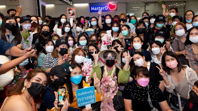 Quang Hùng MasterD như Sao hạng A ở Thái, vòng tiền đeo trĩu cổ, về VN thì khác 1 trời 1 vực - Hình 1