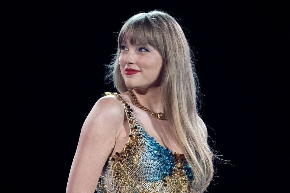 Taylor Swift tiếp tục cho Blackpink hít khói, bị khui chuyện từng làm bẽ mặt Lisa ở sự kiện - Hình 3