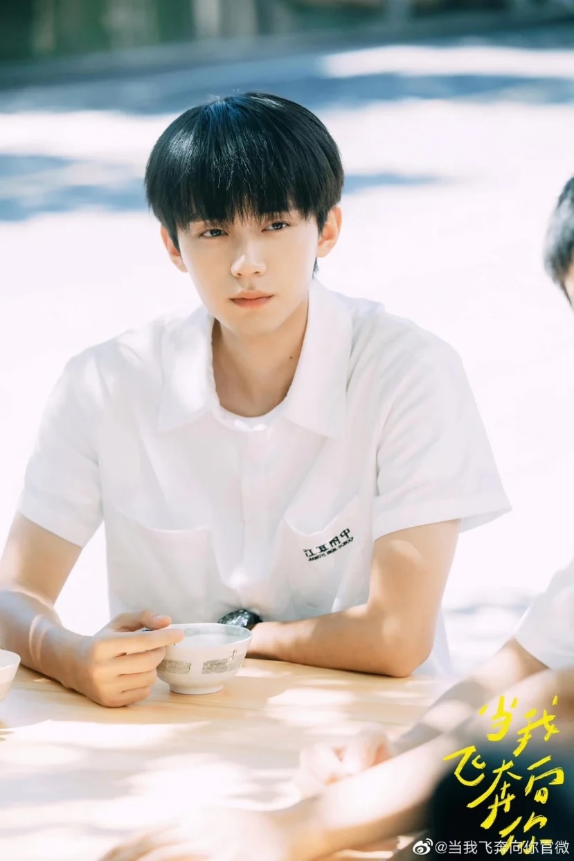 Chu Dực Nhiên: Chàng trai 10x hút triệu fan nhờ gương mặt thư sinh, sở hữu toàn dự án phim hot - Hình 6