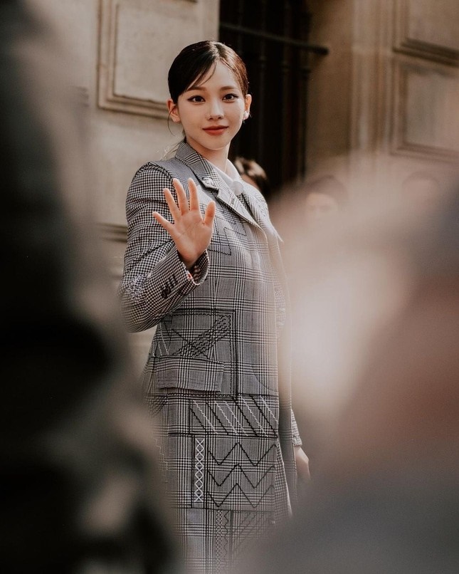 Karina - chị cả aespa hóa tiểu thư tài phiệt, nhan sắc gây bão vì đẹp như vẽ bất chấp cam thường - Hình 7