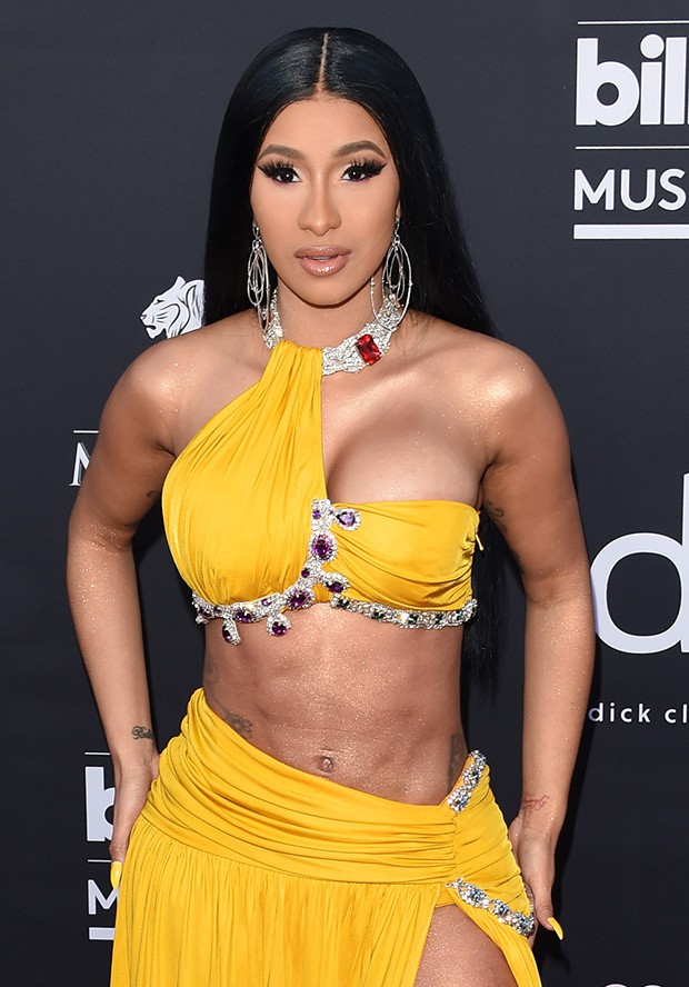 Cardi B officially spoke up about 2 times she threw her microphone during a performance, the reason is hard to understand?  - Figure 1