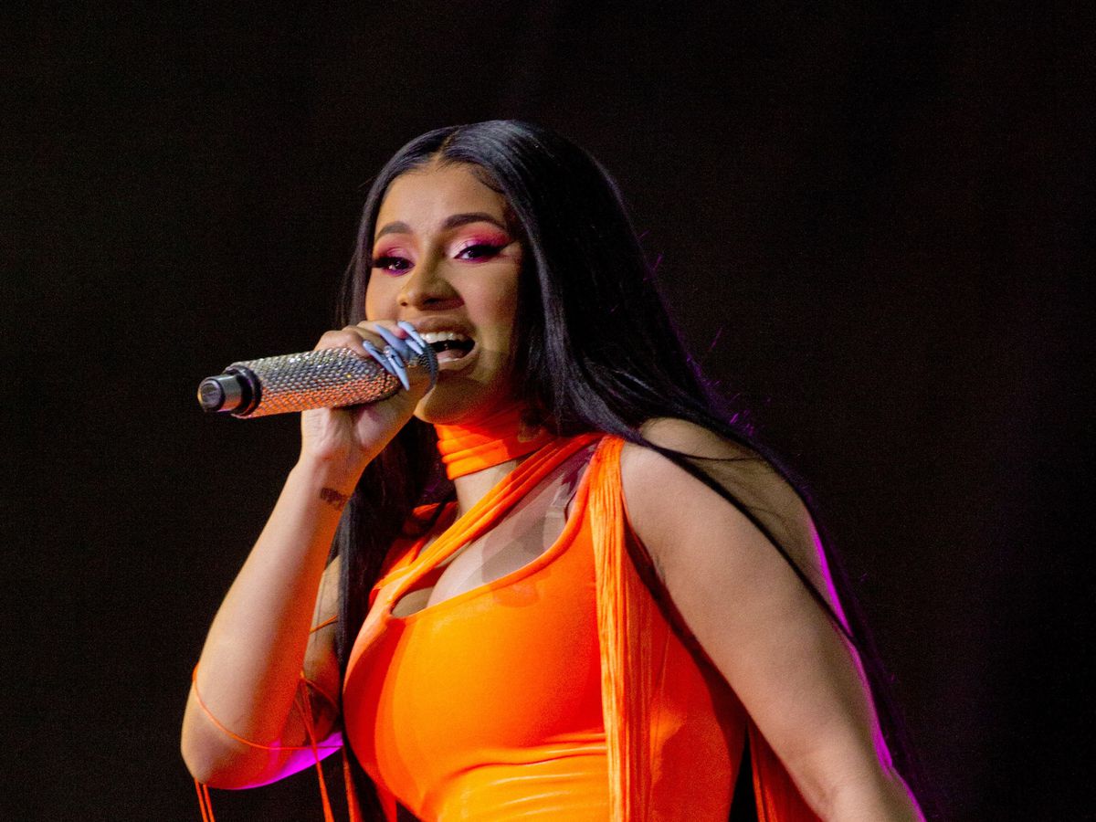 Cardi B officially spoke up about 2 times she threw her microphone during a performance, the reason is hard to understand?  - Figure 5