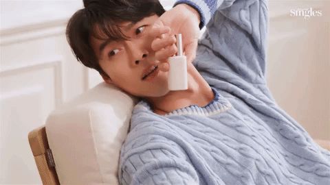 Hyun Bin gây sốt với loạt khoảnh khắc hậu trường, diện mạo tuổi 40 được khen lên hương hậu lên chức cha - Hình 2