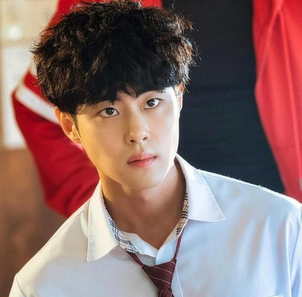 Jo Byung Gyu: Từ bị cấm diễn xuất đến nam thần màn ảnh, vướng tin đồn liên quan bê bối Burning Sun - Hình 1