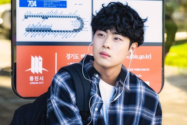 Jo Byung Gyu: Từ bị cấm diễn xuất đến nam thần màn ảnh, vướng tin đồn liên quan bê bối Burning Sun - Hình 2