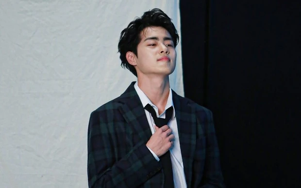 Jo Byung Gyu: Từ bị cấm diễn xuất đến nam thần màn ảnh, vướng tin đồn liên quan bê bối Burning Sun - Hình 5