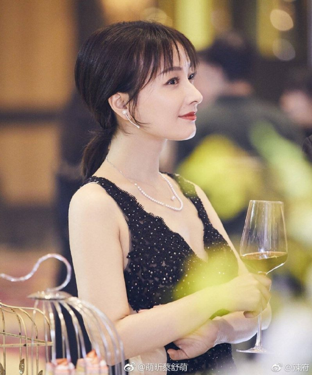 Ngô Hân: Nữ MC đa tài của Trung Quốc, con nhà người ta trong truyền thuyết, kinh doanh mát tay - Hình 3