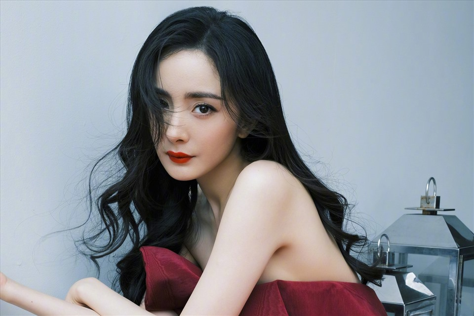 Dương Mịch chấp nhận trở thành người mẹ tồi của Cbiz để trở thành mỹ nhân đỉnh lưu xứ Hoa ngữ? - Hình 2