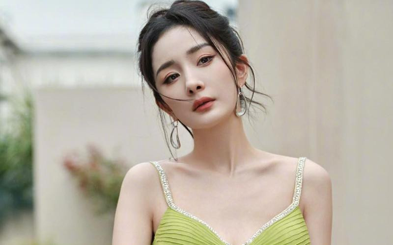 Dương Mịch chấp nhận trở thành người mẹ tồi của Cbiz để trở thành mỹ nhân đỉnh lưu xứ Hoa ngữ? - Hình 1