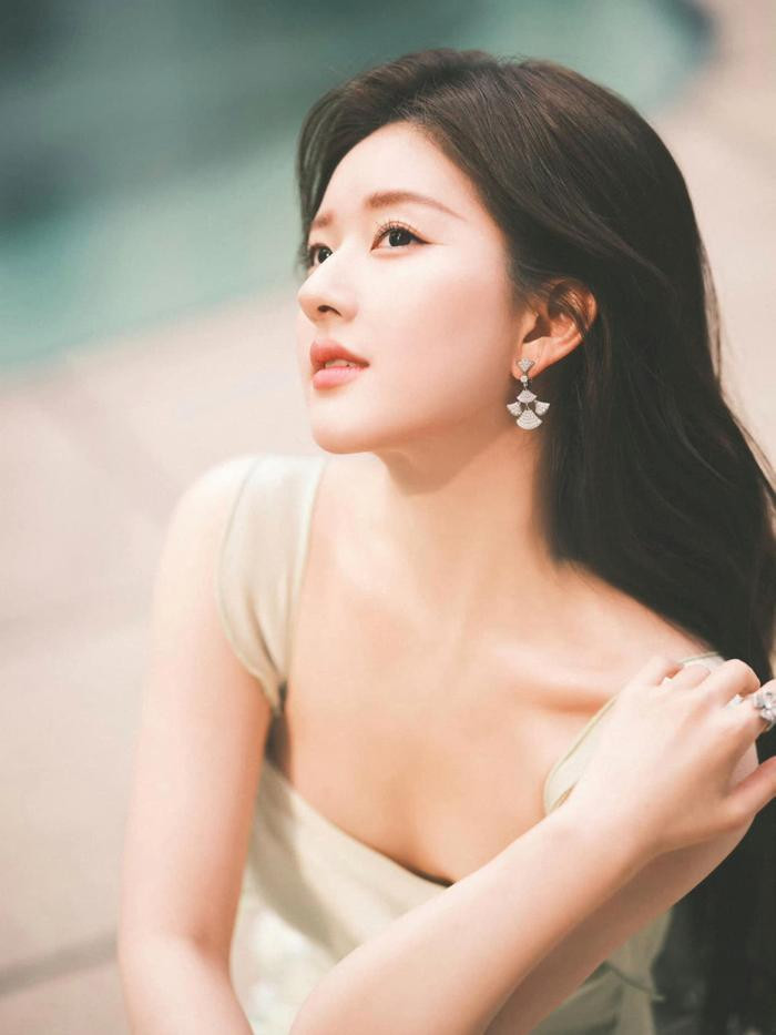 Triệu Lộ Tư nên duyên với nam thần điện ảnh trong phim mới, fan phẫn nộ đòi công bằng cho Đặng Vi - Hình 1