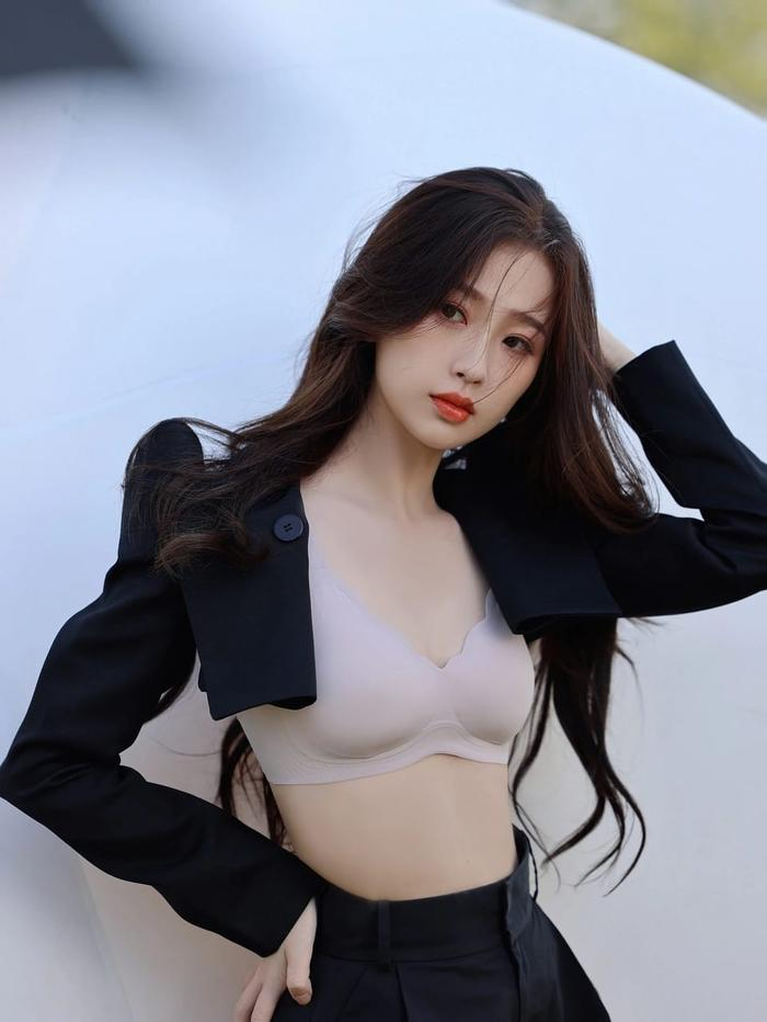 Ngu Thư Hân nẫng tay trên Điền Hi Vi, cho fan cứng lên bài nhằm cọ nhiệt với bạn diễn? - Hình 3