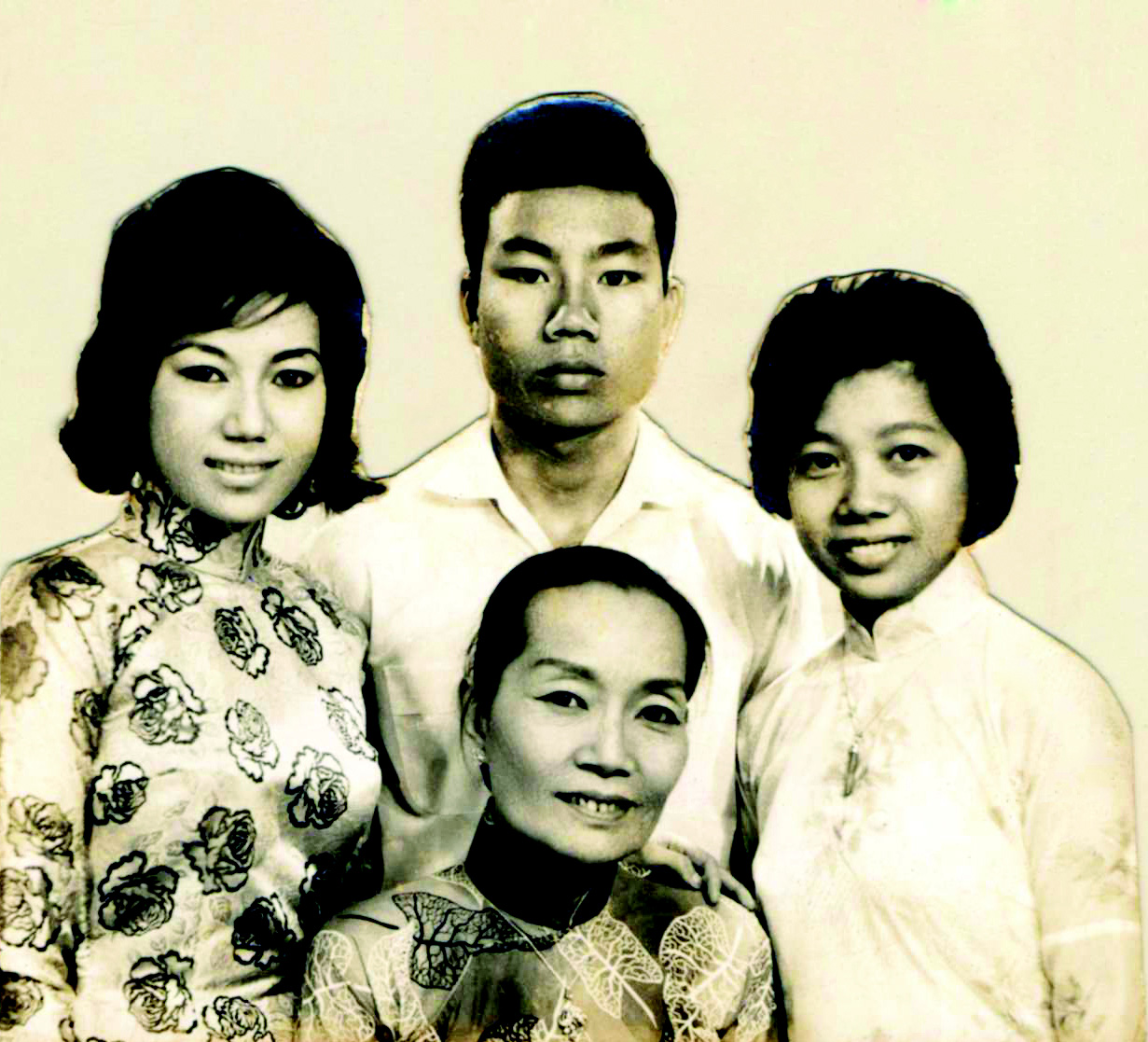 NSND Bảy Nam: bà tổ cải lương, mẹ ruột NSND Kim Cương, diễn vở Lá Sầu Riêng khó ai thay thế - Hình 2