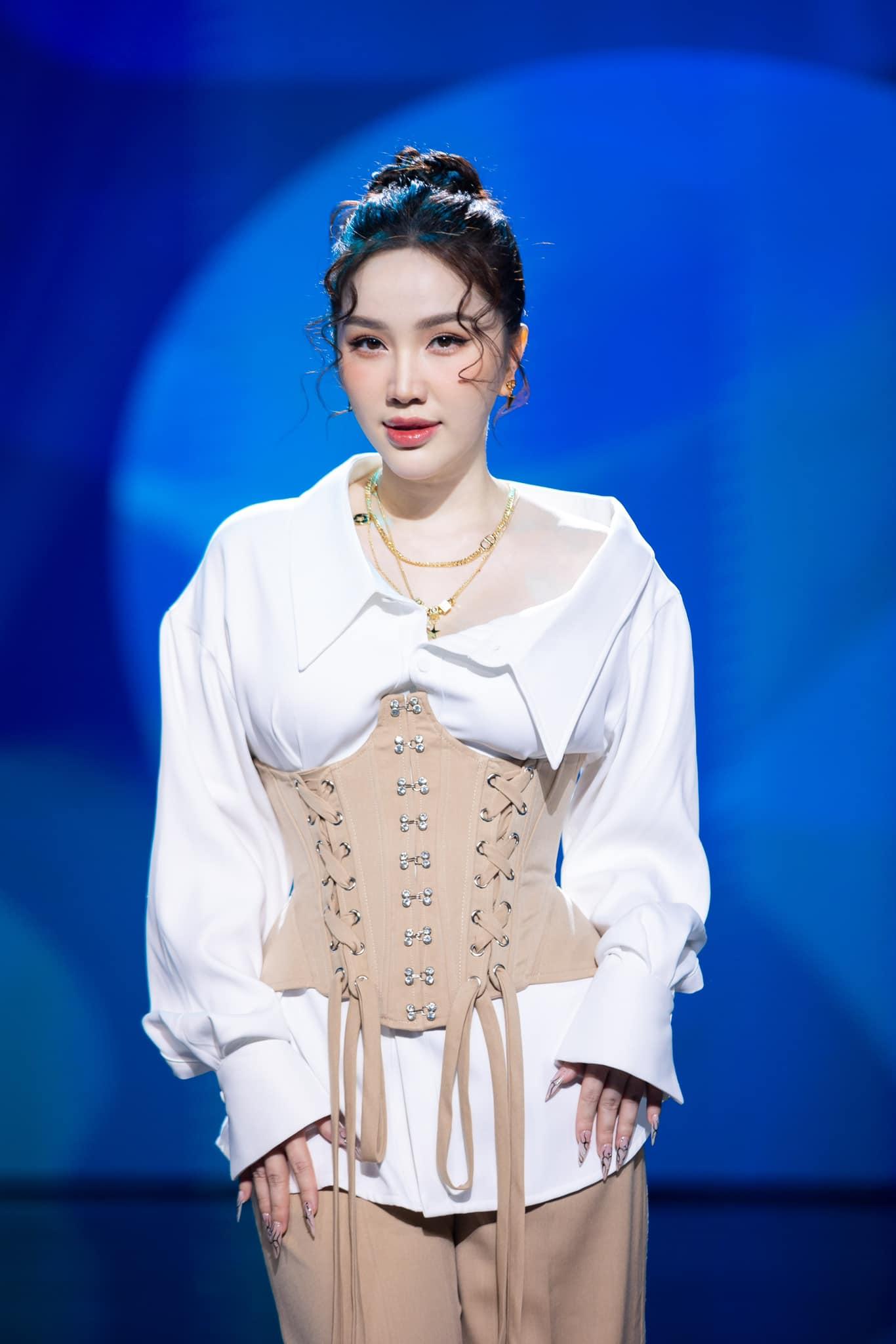 Bảo Thy đáp trả dư luận sau màn catwalk bị chê thảm họa: Đi xấu mới thu hút, chiếm hết spotlight - Hình 4