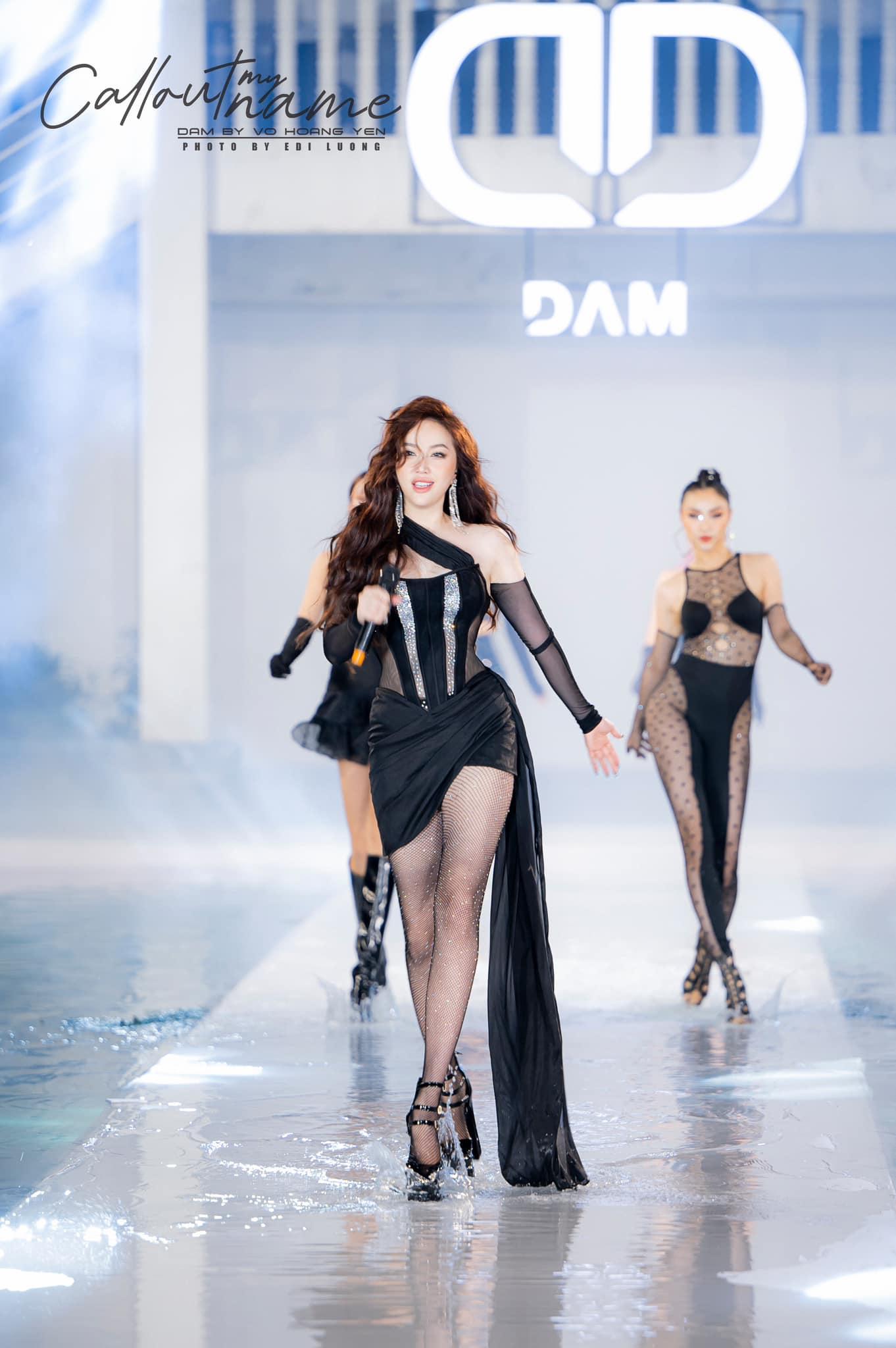 Bảo Thy đáp trả dư luận sau màn catwalk bị chê thảm họa: Đi xấu mới thu hút, chiếm hết spotlight - Hình 6