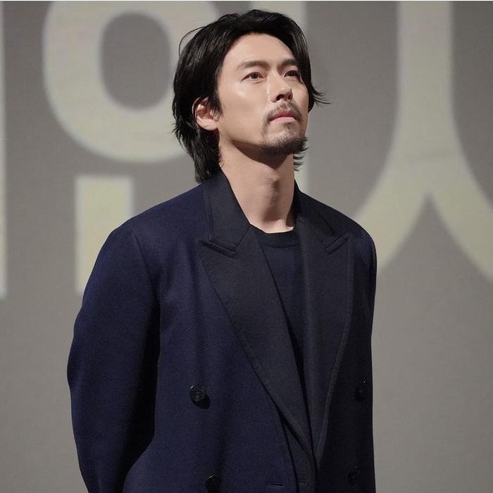 Hyun Bin lột xác làm dân tình mê mệt, Song Joong Ki thua thảm, cố gắng mấy cũng không bằng - Hình 5