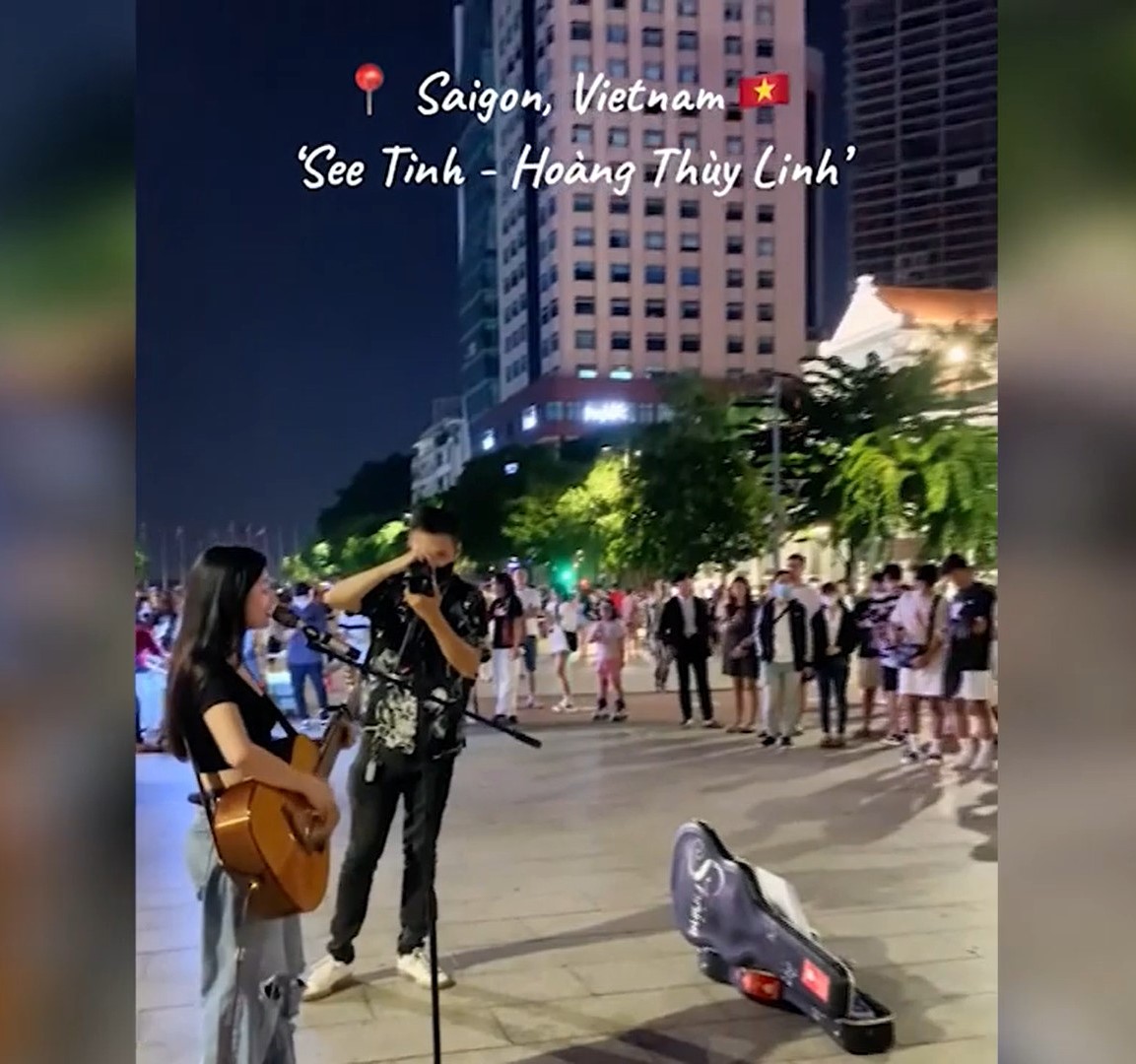 Cô gái hát See tình hay hơn bản gốc, gây sốt ở phố đi bộ Nguyễn Huệ không phải người Việt - Hình 1